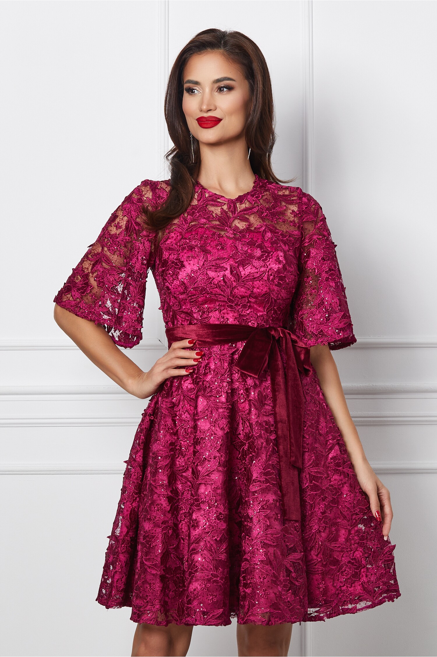 Rochie Dy Fashion magenta din dantela cu cordon din catifea in talie