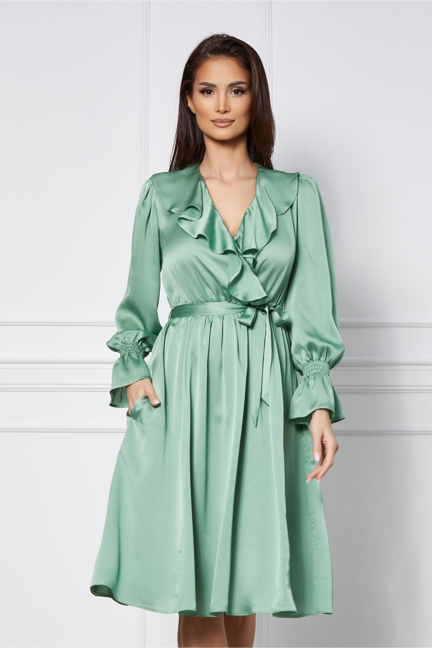 Rochie Dy Fashion verde mint din satin cu volanas pe bust si cordon in talie