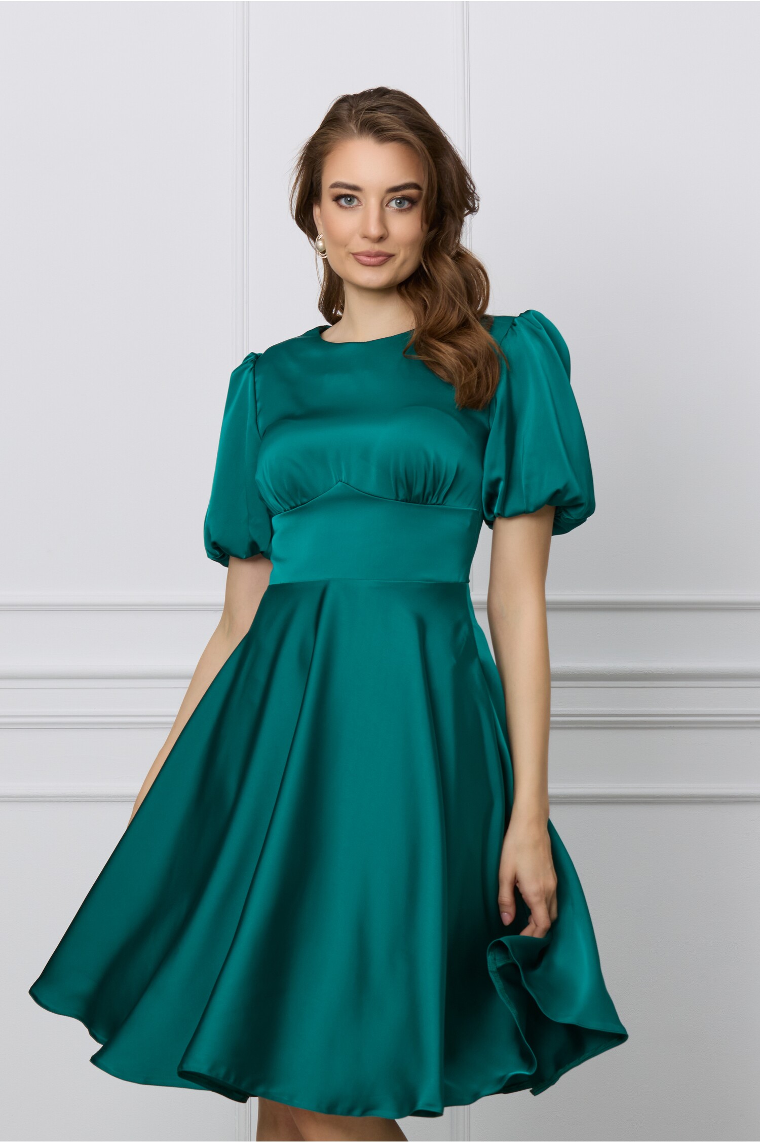 Rochie MBG verde din satin cu talie marcata