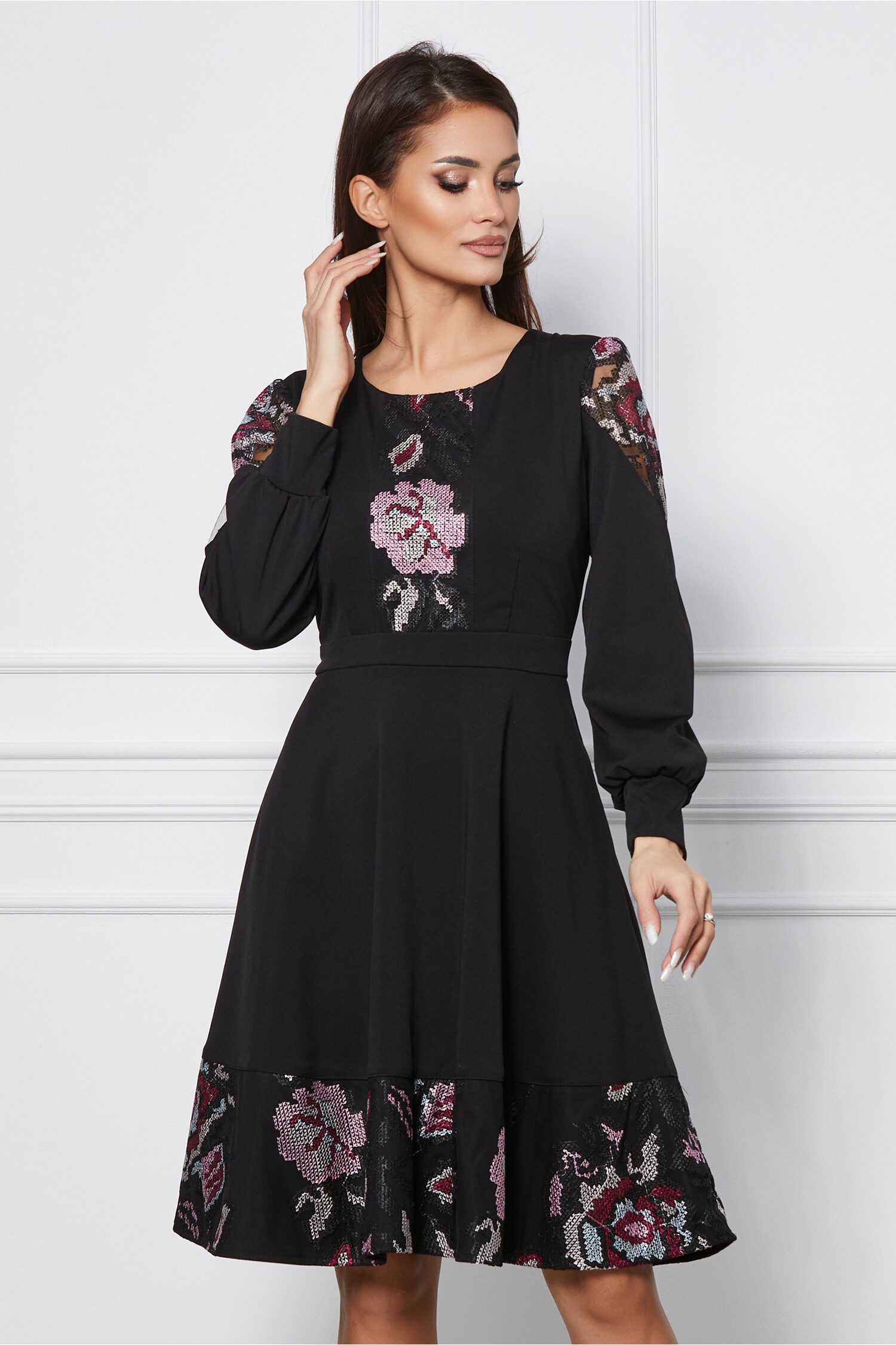 Rochie Ella Collection Ecaterina neagra cu broderie in nuante roz