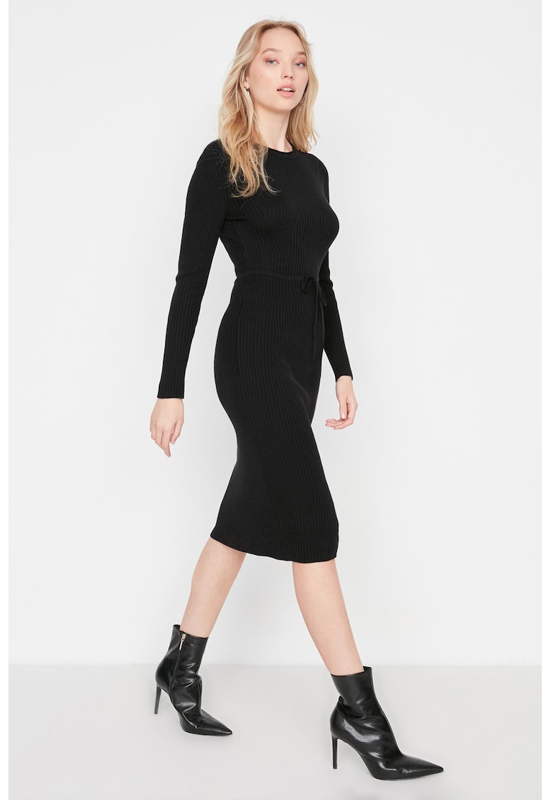 Rochie midi tricotata cu un cordon in talie