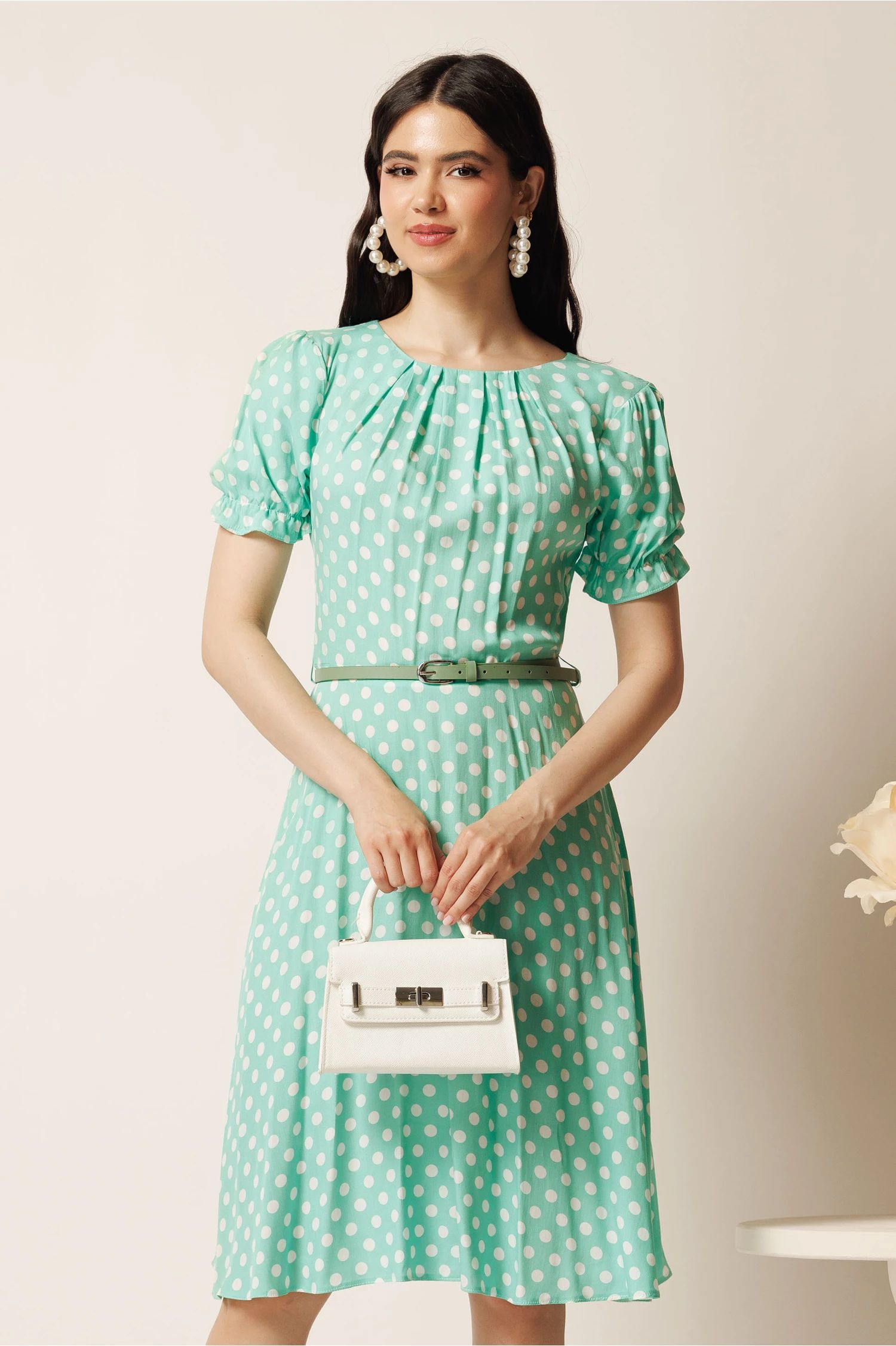 Rochie midi verde mint din viscoza in clos cu buline si curea in talie