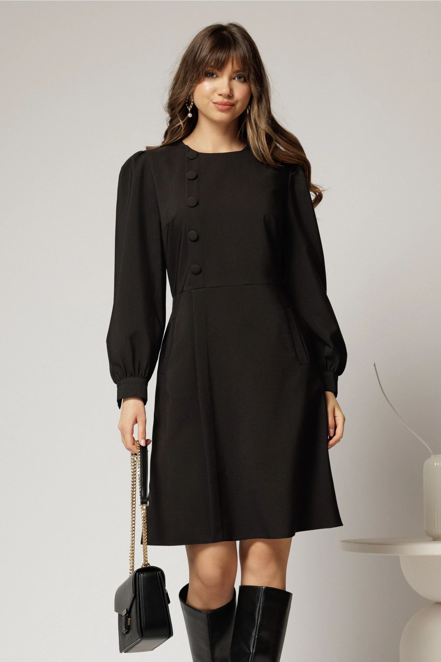 Rochie DY Fashion scurta neagra cu nasturi pe bust si fusta tip A