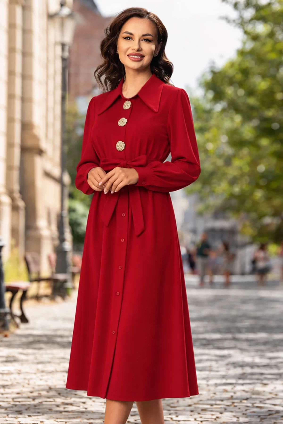 Rochie de zi midi rosie Noemia cu nasturi aurii decorativi