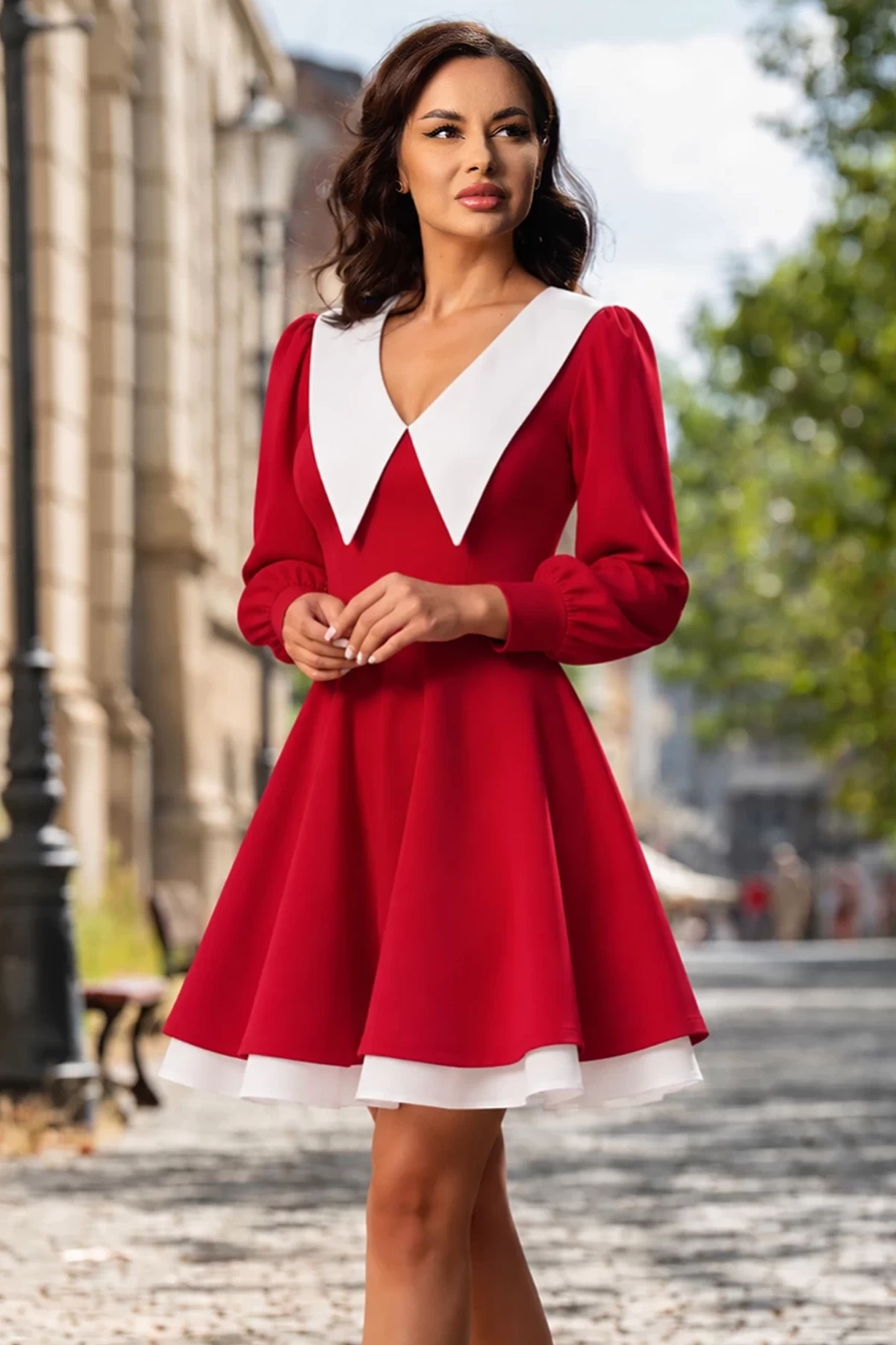 Rochie de zi mini in clos Anuska rosie cu guler alb