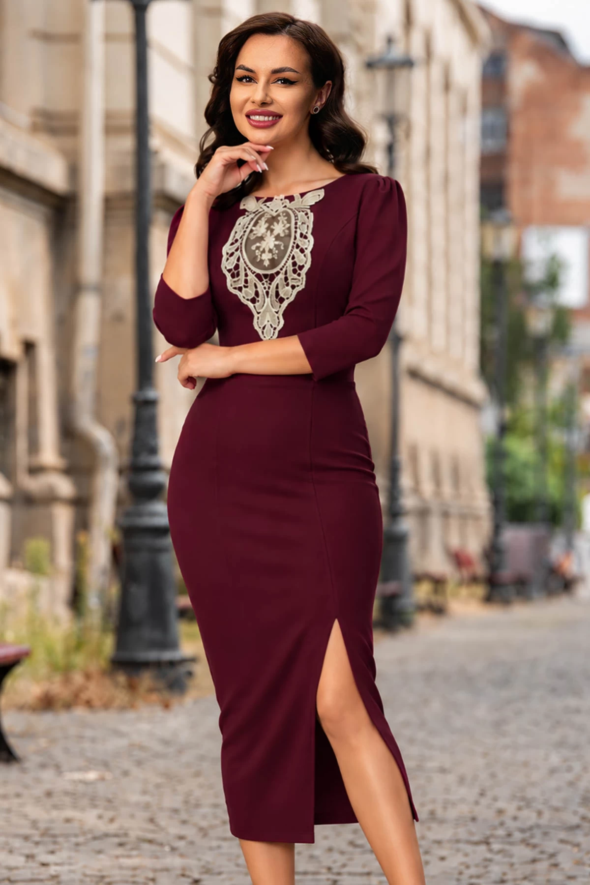 Rochie de zi midi bordo Tisha conica cu broderie aplicata