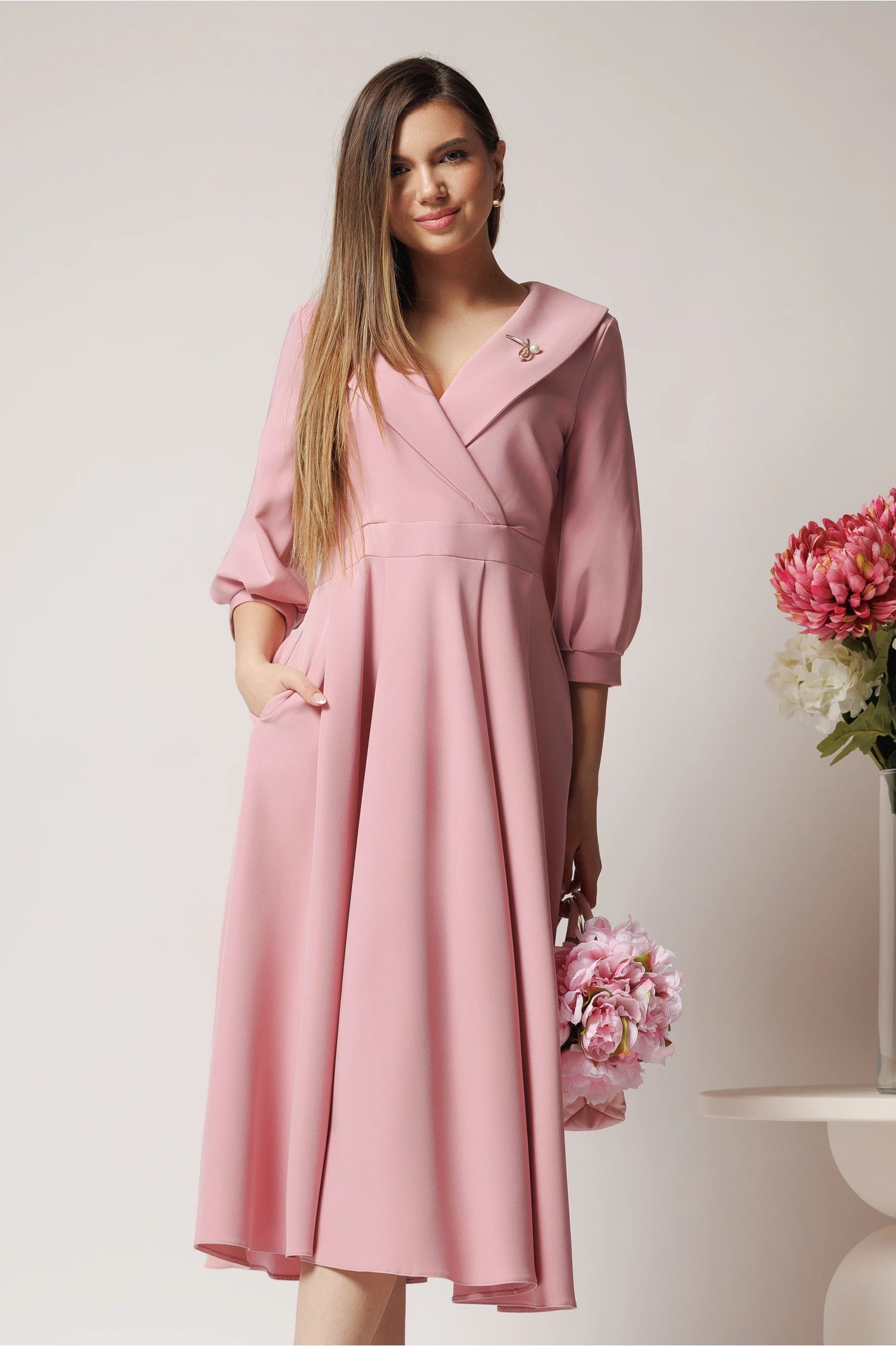 Rochie LaDonna office din stofa roz cu bust petrecut si rever